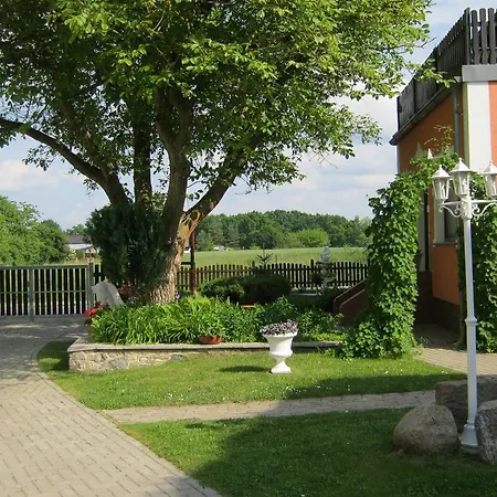 Gaestehaus Am Schwarzer 招待所 Schwarz (Mecklenburgische Seenplatte)