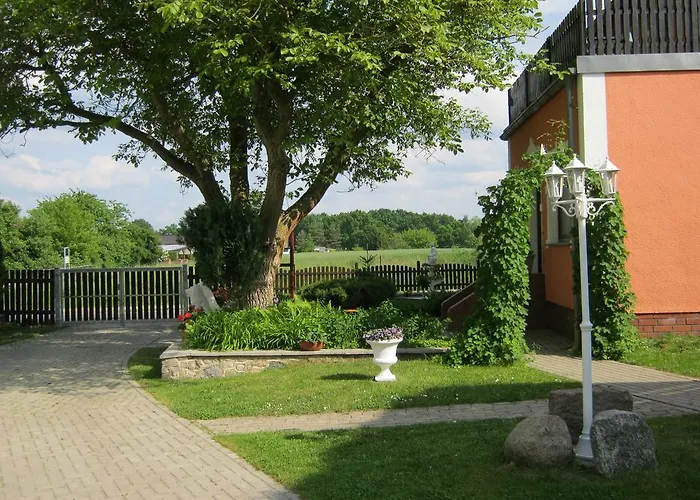 Am Schwarzer Gasthof Schwarz (Mecklenburgische Seenplatte)